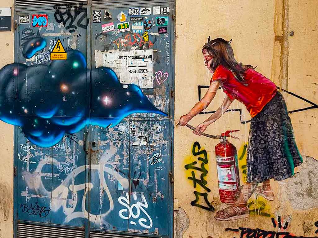 Fire Extinguisher Street Art Soho: C. Casas de Campos, 1, 29001 Málaga, Spain