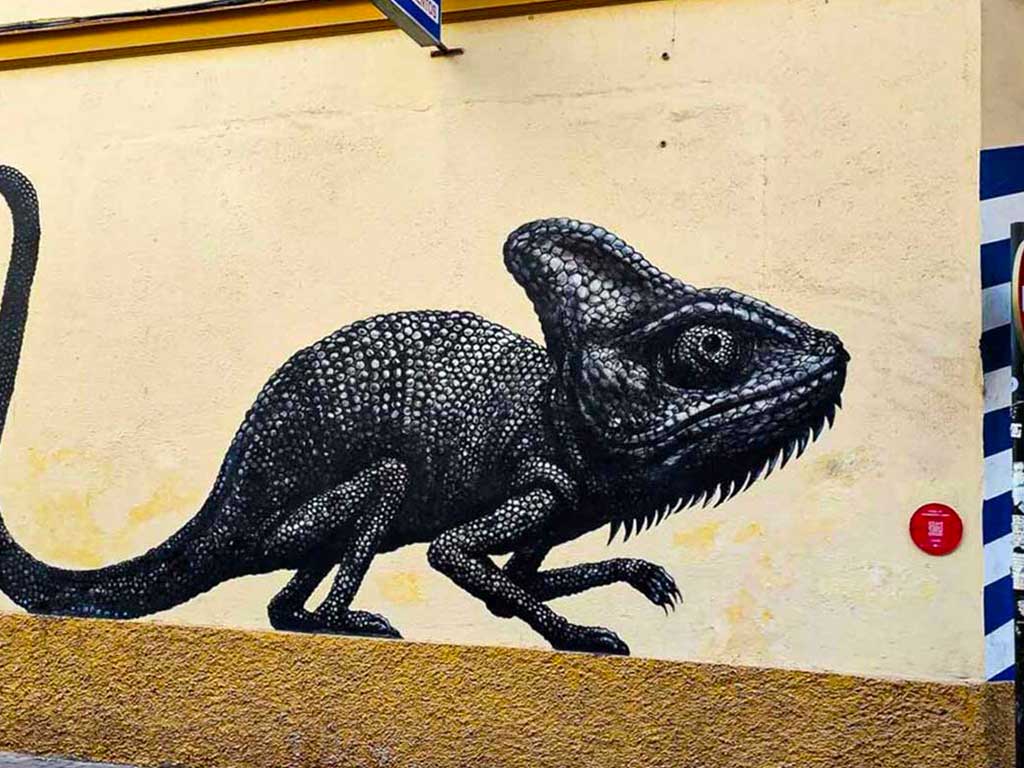 Image of Iguana Street Art in Malaga. Location: C.Casas-de-Campos-33-29001-Malaga-Spain
