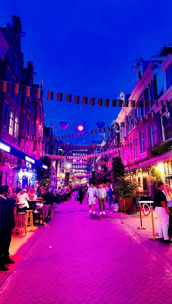 Reguliersdwarsstraat Amsterdam at night